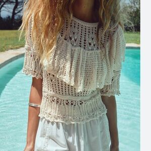 ⭐️Zara Romantic Ruffle Knit Top